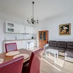 Dr - Fryderyk Apartmán *